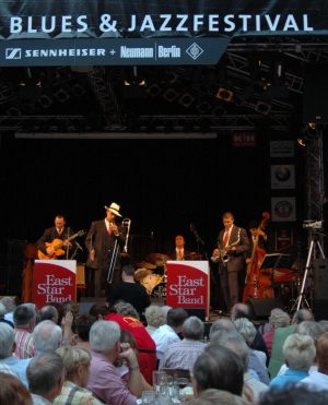 Die East Star Band spielt Dixieland